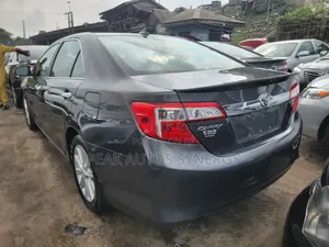 Toyota Camry XLE 4dr Sedan w/Prod. End 11/13 (3.5L 6cyl 6A) 2014 Gray
