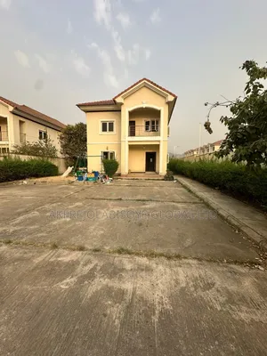 4bdrm Duplex in In An Estate for rent