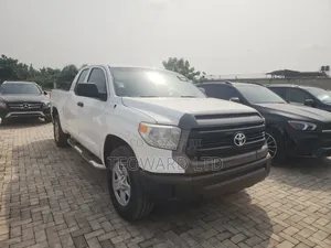 Toyota Tundra SR5 5.7L V8 w/FFV 4x2 Double Cab 6.6 ft. box 145.7 in. WB
