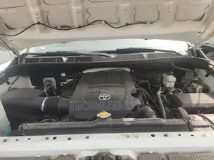Toyota Tundra SR5 5.7L V8 w/FFV 4x2 Double Cab 6.6 ft. box 145.7 in. WB
