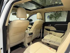 Toyota Highlander Limited Platinum 4dr SUV AWD (3.5L 6cyl 6A) 2015