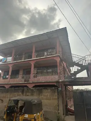 18bdrm House in Adekunle, CHallenge / Ibadan for sale