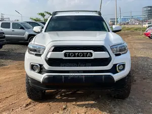 Toyota Tacoma SR5 2019 White