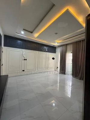 4bdrm Duplex in Chevron for rent