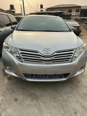 Toyota Venza XLE 4dr Wagon AWD (2.7L 4cyl 6A) 2015 Silver