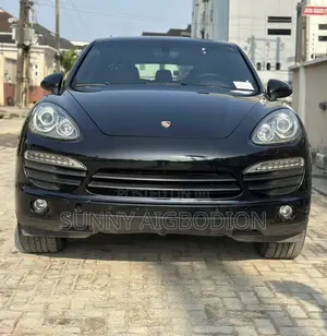 Porsche Cayenne S 4dr SUV AWD (4.8L 8cyl 8A) 2014 Black