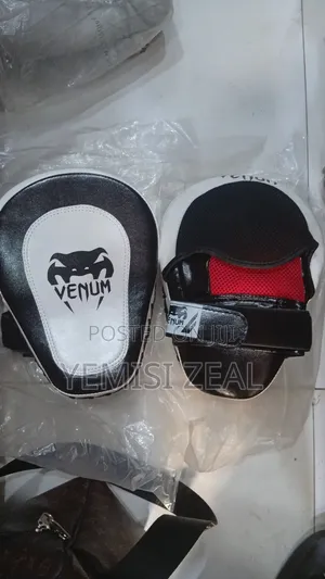 Quality Venum Coaches Pad