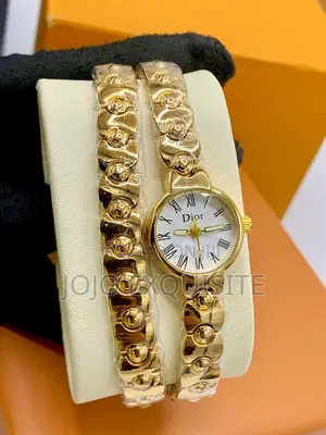 Female Wristwatch Set ( Wristwatch And Bracelet )