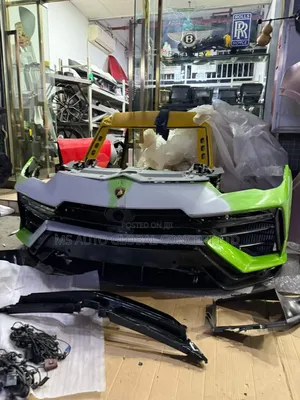 Lamborghini Urus 2024 Complete Front Cut