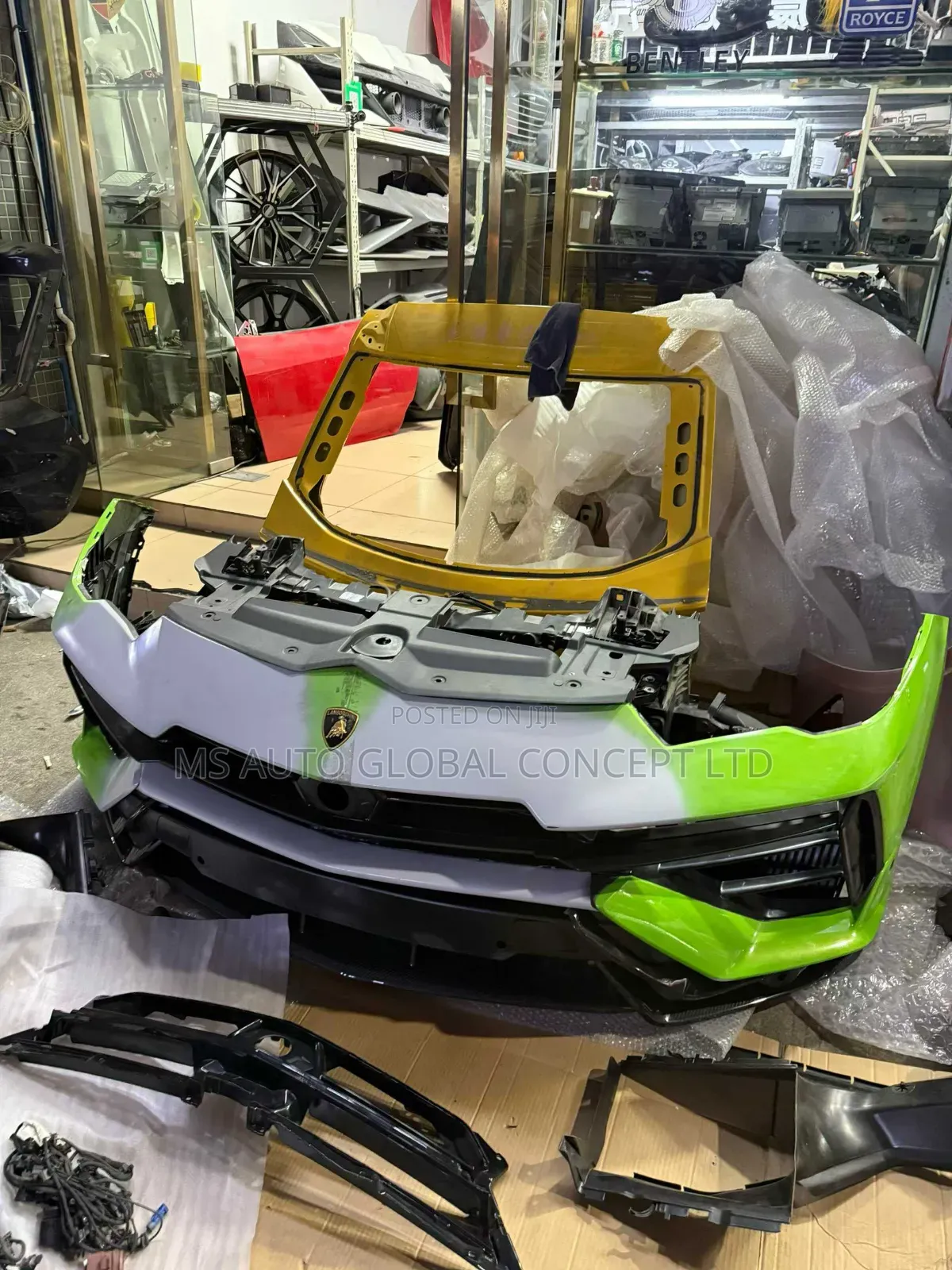 Lamborghini Urus 2024 Complete Front Cut