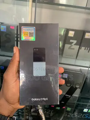 New Samsung Galaxy Z Flip5 256 GB Green