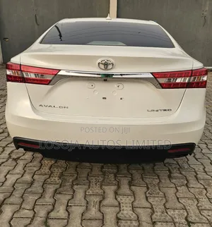 Toyota Avalon Limited 4dr Sedan (3.5L 6cyl 6A) 2015 White