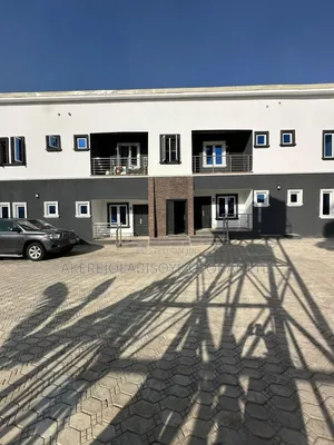 3bdrm Block of Flats in Fo1 Kubwa, Abuja for sale
