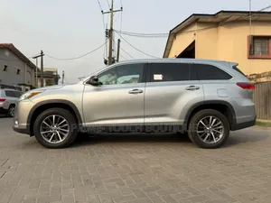 Toyota Highlander XLE 2019 Silver