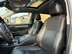 Toyota Highlander XLE 2019 Silver