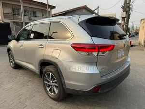 Toyota Highlander XLE 2019 Silver