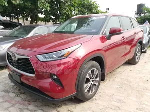 Toyota Highlander 2022 Red