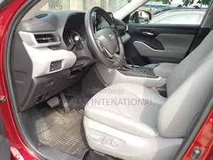 Toyota Highlander 2022 Red