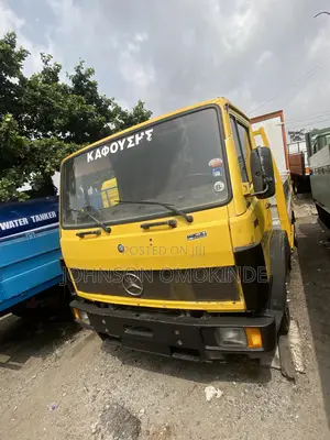 Mercedes Benz 814 Bucket