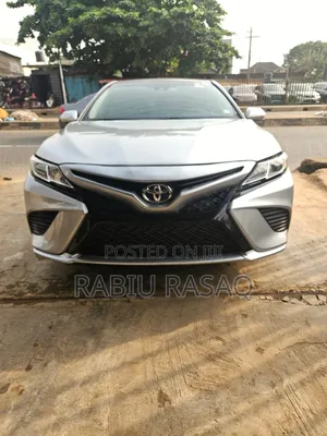 Toyota Camry 2018 Silver