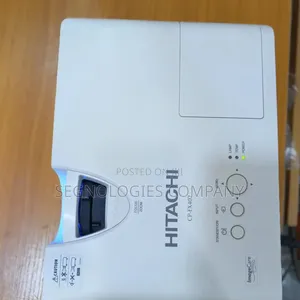 Hitachi Cp- Ex 402 4200 Lumens 3lcd Projector