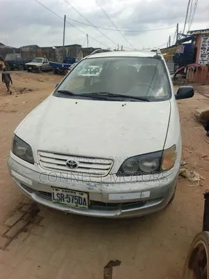 Toyota Picnic 2.0 FWD 2002 White