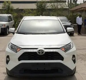 Toyota RAV4 2021 White