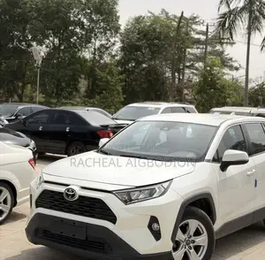 Toyota RAV4 2021 White