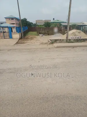 Land With 5 Bedroom Bungalow