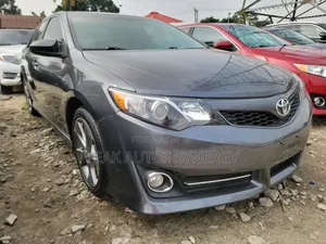 Toyota Camry SE V6 4dr Sedan (3.5L 6cyl 6A) 2013 Gray