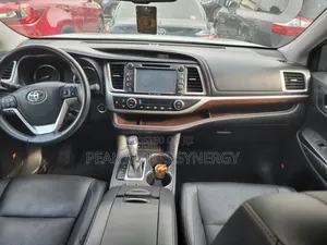 Toyota Highlander Limited V6 4x2 (3.5L 6cyl 6A) 2016 Gray