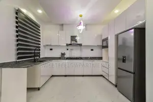 Champagne Luxurious 2 Bedroom Apartment