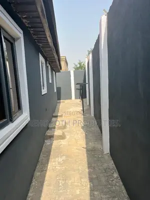 2bdrm Bungalow in Dove Estate, Akala Express for rent