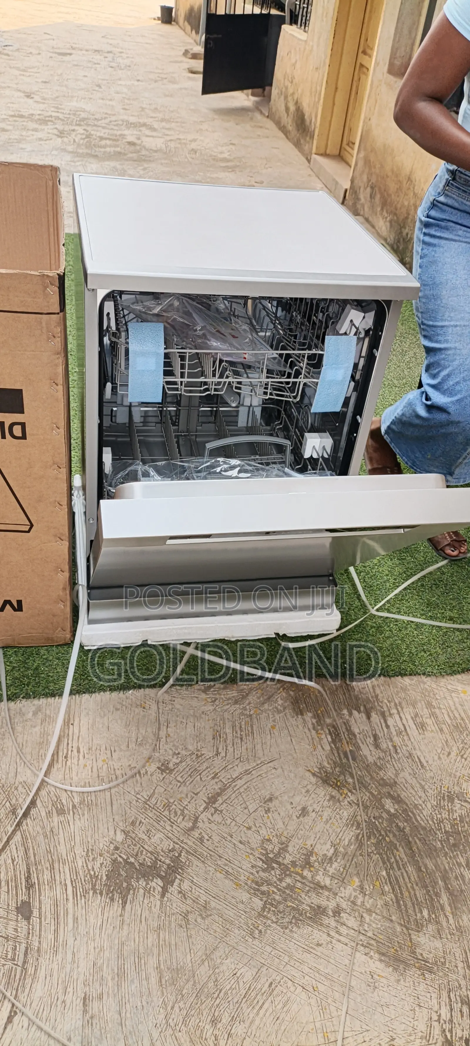 Maxi Dw-5201m Sleek Silver Dishwasher
