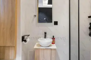 Alexa One Bedroom Apartment With Ps5 and Ceiling Mirror