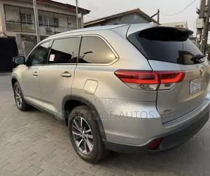 Toyota Highlander XLE 2019 Gray