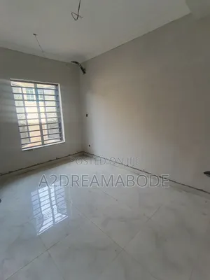 3bdrm Apartment in Magodo Phase 2 for rent