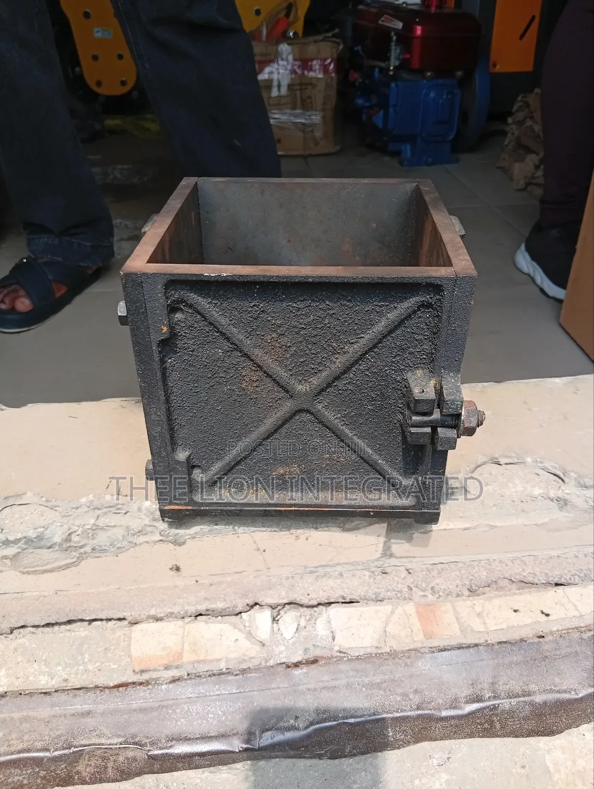 Cast Iron Concrete Test Cube Mould (150mm X150mm X 150)