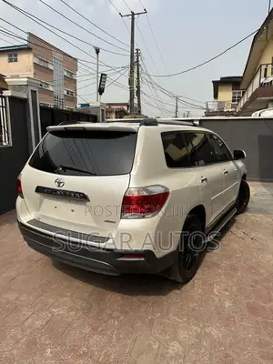 Toyota Highlander Limited 3.5l 4WD 2013 White