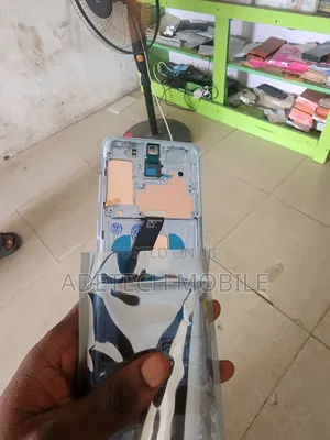 New Samsung Galaxy S20 128 GB Silver