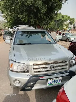Toyota Highlander 2004 Gold