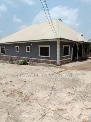 4bdrm Bungalow in Bcj Apata for sale