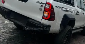 New Toyota Hilux 2024 Silver