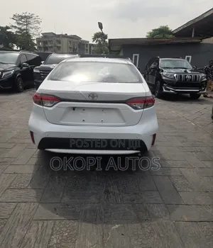 Toyota Corolla L 2022 White