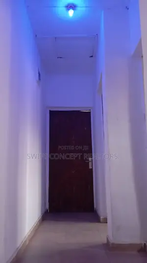 1bdrm Room & Parlour in Adamo for rent