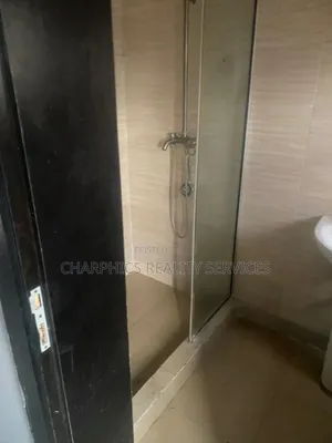 2bdrm Apartment in Lekki Phase 2 for rent
