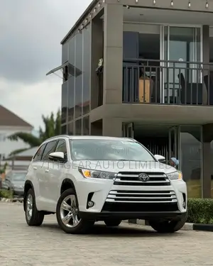 Toyota Highlander XLE 4x2 V6 (3.5L 6cyl 8A) 2018 White