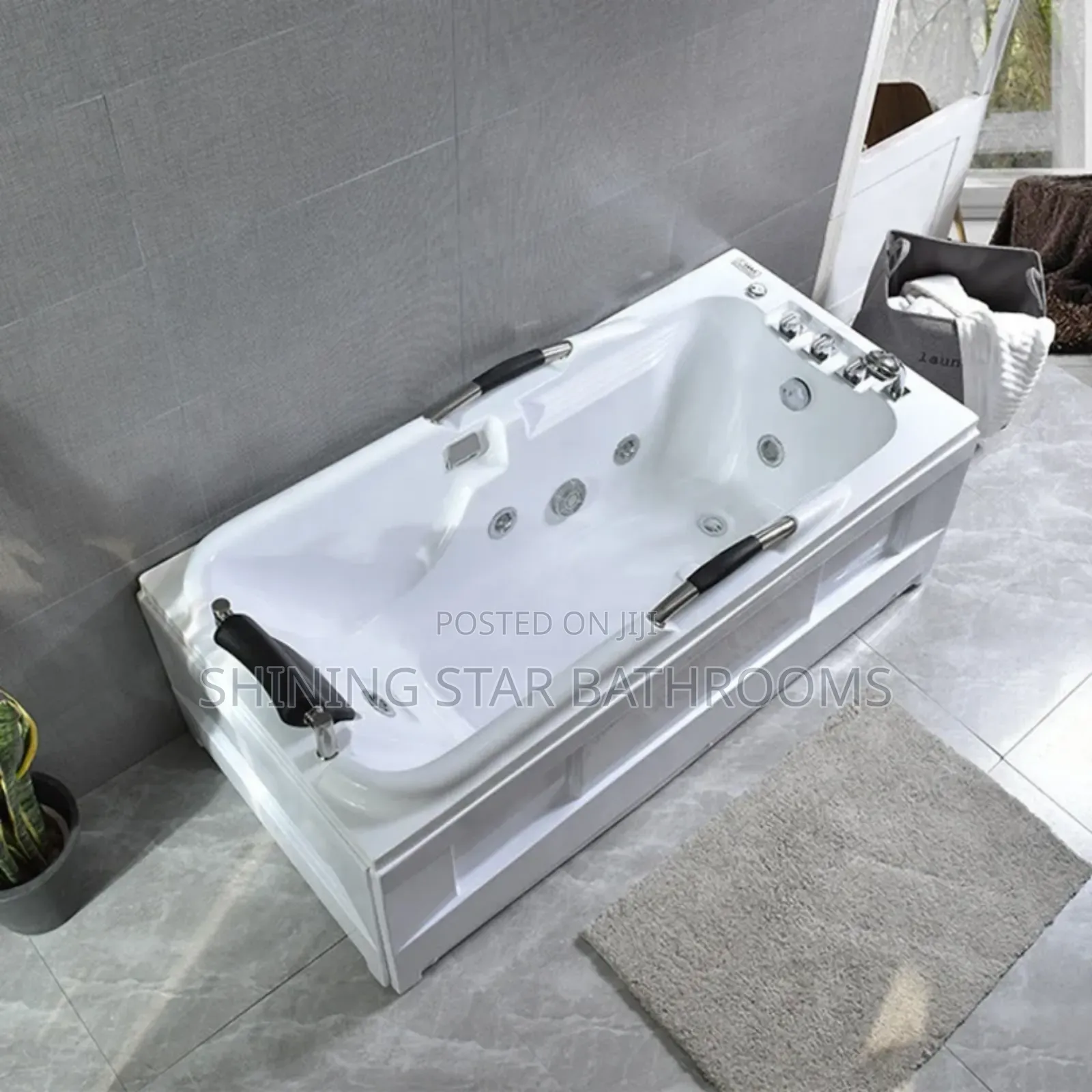 Single Jacuzzi