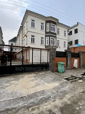 20bdrm House in Gated And Secured, Agungi for sale
