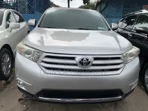 Toyota Highlander Limited 3.5l 4WD 2013 Silver